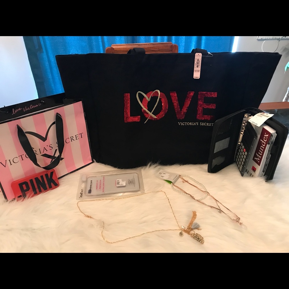 ❗️SOLD❗️Bundle of items - Picture 2 of 4